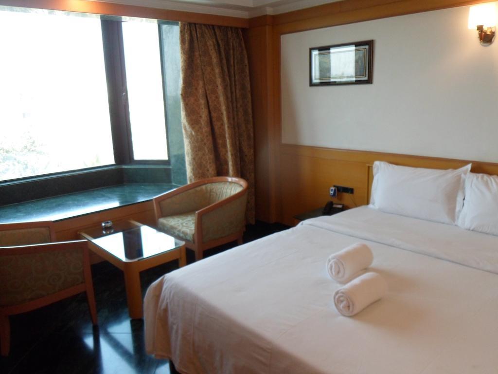 Hotel Kala Sagar Pimpri-Chinchwad Exterior foto